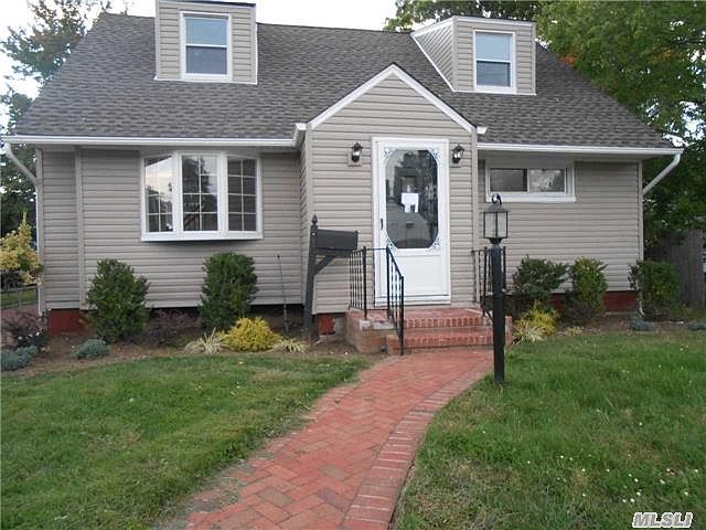 1st image of 826 Peninsula Blvd