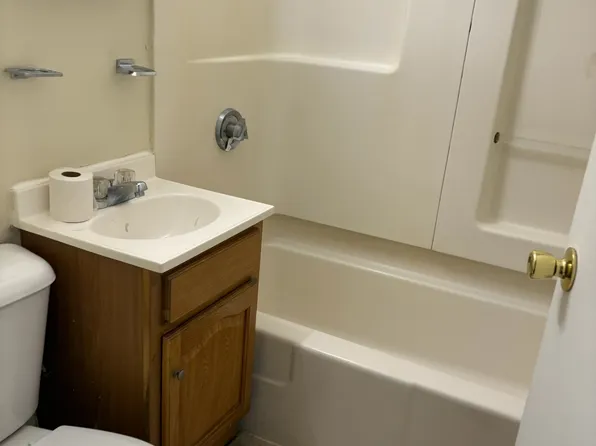 35 Fairmount Place Apartments, 41 Fairmount Pl APT 3, Leominster, MA 01453