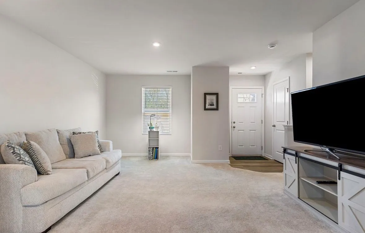 325 Cinerea Way — Photo 3