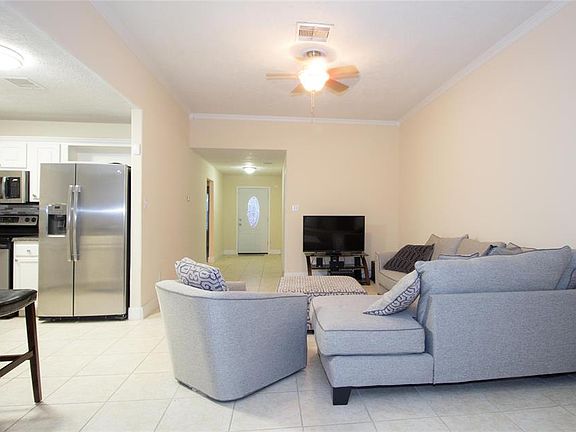 4th image of 2616 Redfish Dr
