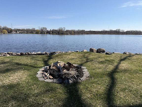 4th image of 2065 Long Lake Rd