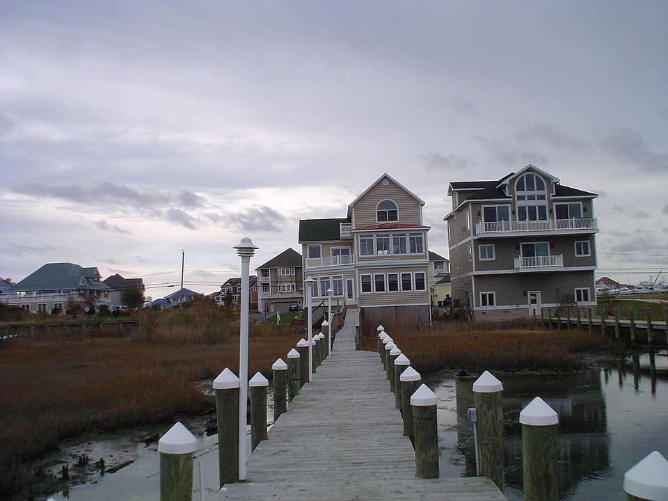 EXTERIOR FROM WATER