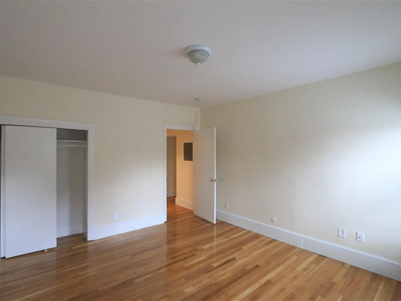 3 bed, 1.5 bath, $3,450 — Photo 3