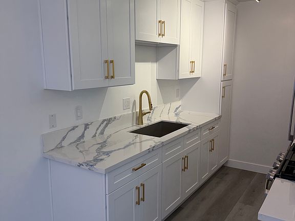 2nd image of 432 Palm Dr APT 4
