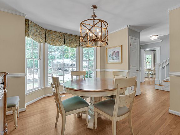 5th image of 410 Colony Woods Dr