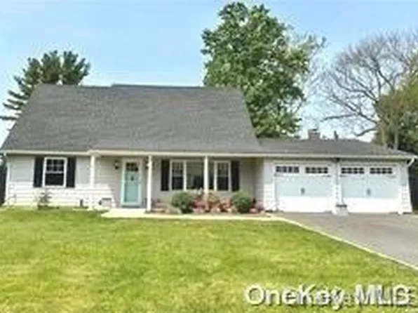 10 Olympia Lane, Stony Brook, NY 11790