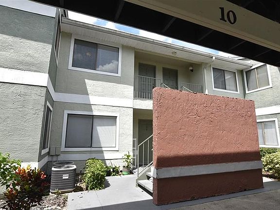 3rd image of 568 Breckenridge Vlg Unit 210