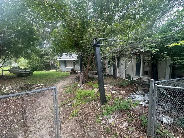 4314 Vickrey Chapel Rd N, Jamestown, NC 27282