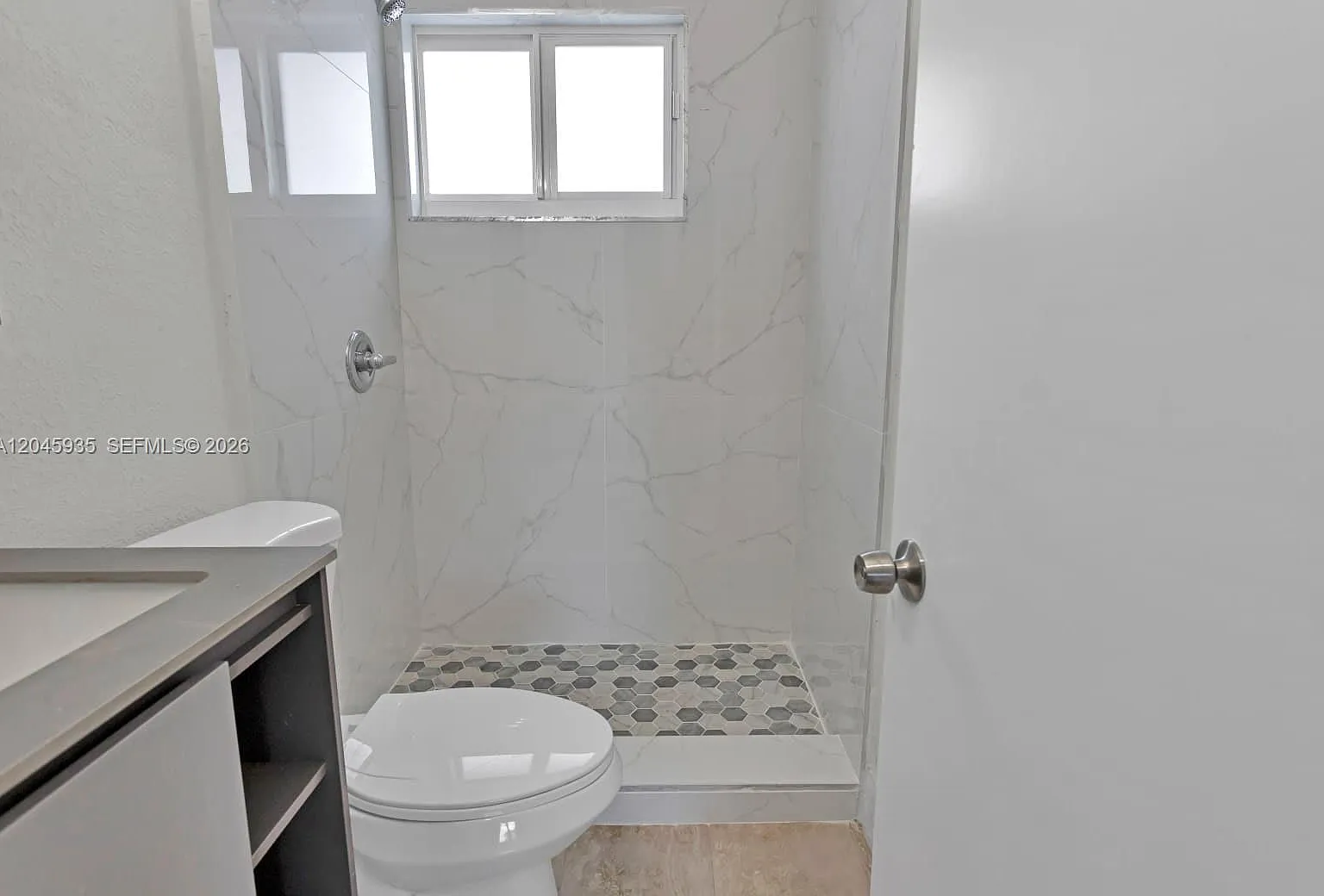 Coral Bay Manor — Photo 4