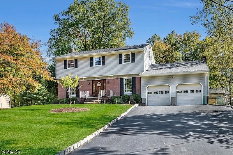 1st image of 8 Cedar Ln