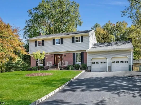 8 Cedar Ln, Roseland Boro, NJ 07068