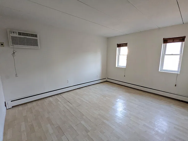 28 Lee St #2 — Photo 3