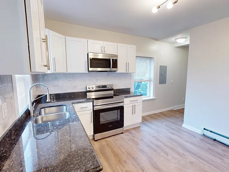 335 John St #2 — Photo 1