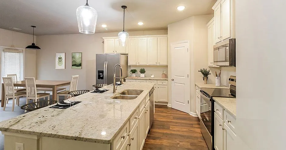 Emery Place Townhomes — Photo 2