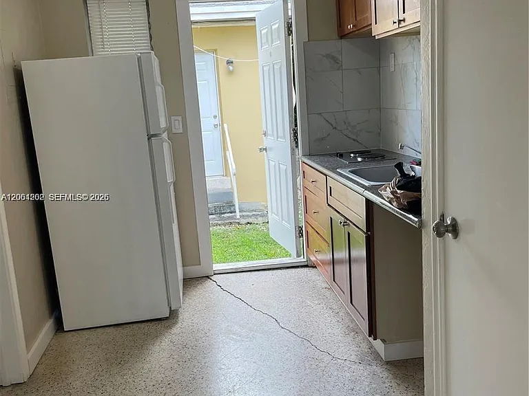 940 SW 4th Ave #2 — Photo 7