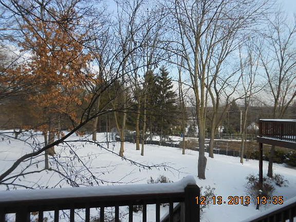 3rd image of 410 Fox Trail Ln