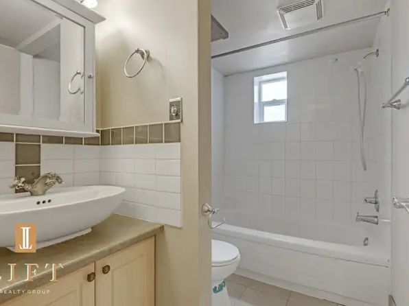4861 Highlawn Dr #4861, Burnaby, BC V5C 3T2