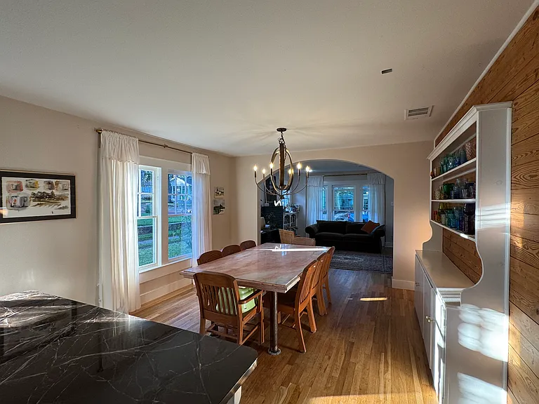 118 W Shaw St — Photo 3