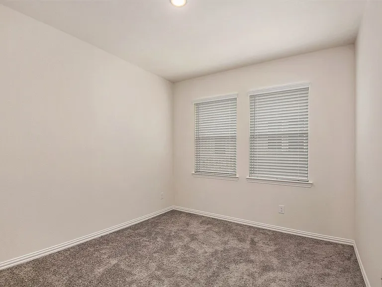 4525 Bishop St — Photo 17