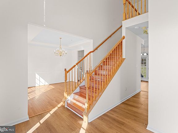 5th image of 9602 Stuart Ln