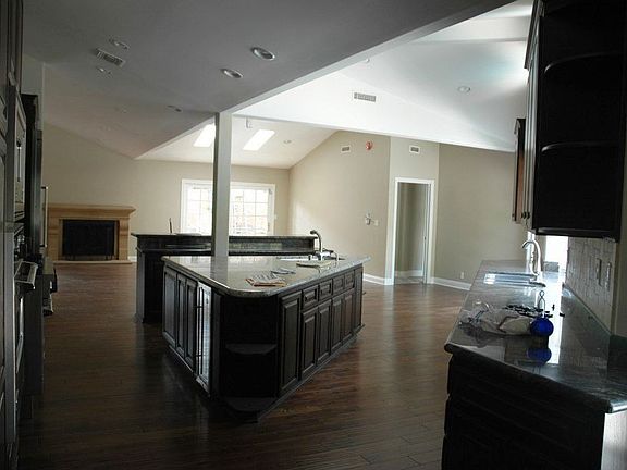 Granite Kitchen Counter Tops and Island