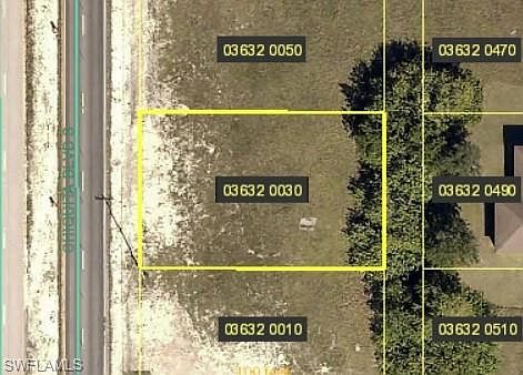 1st image of 421 Chiquita Blvd S