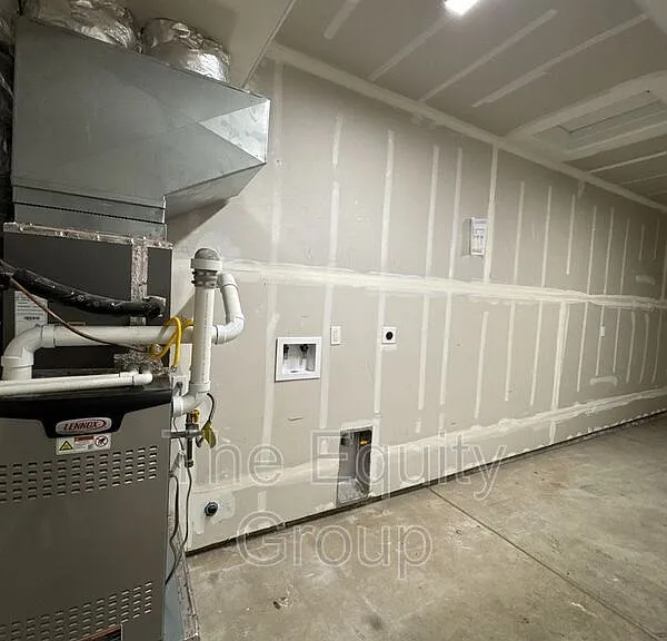 414 S Summit St #103 — Photo 9