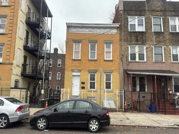 210 Berkeley Ave, Newark, NJ 07107