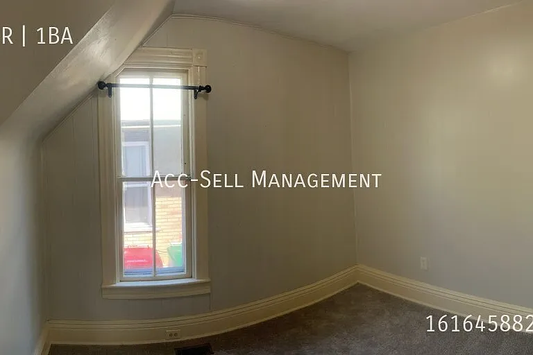 545 Fremont Ave NW — Photo 5