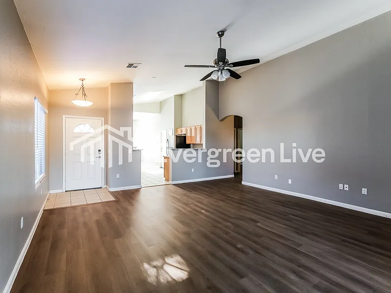 6026 N 68th Dr — Photo 4