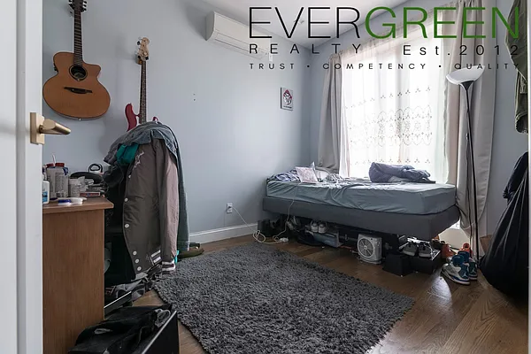 Rented by Evergreen Apartments BK | media 12
