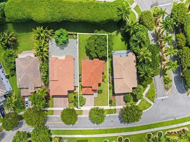 4 bed, 2.5 bath, $4,350 — Photo 2