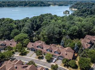 1064 Hillsboro Cove Cir, Webster, NY 14580