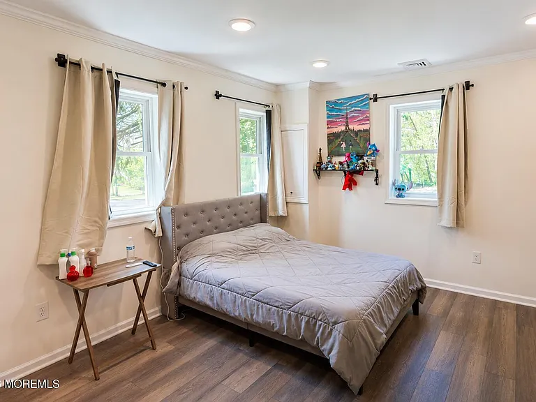 837 Forest Ave — Photo 8