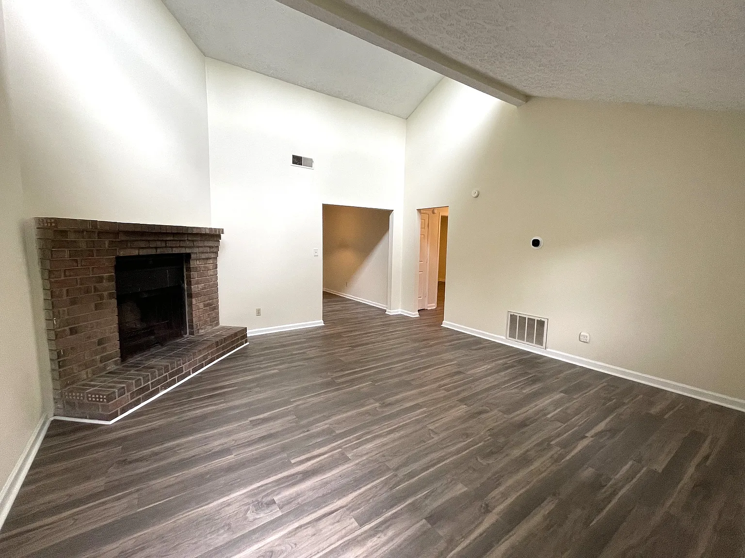 2 bed, 971 sqft, $1,175 — Photo 2
