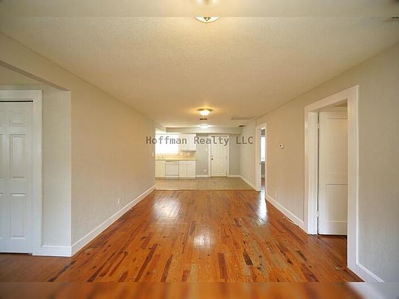 5th image of 810 W Woodlawn Ave