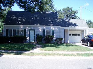 20 Lily Ln, Levittown, NY 11756