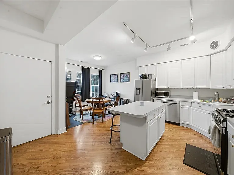 1532 W Oakdale Ave #1 — Photo 3