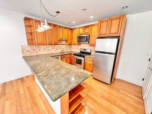 3rd image of 3271 Mission St #3