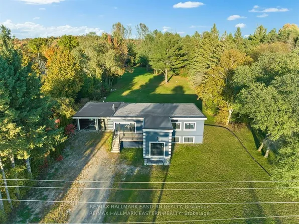 1037 E Communication Rd, Selwyn, ON K0L 1H0