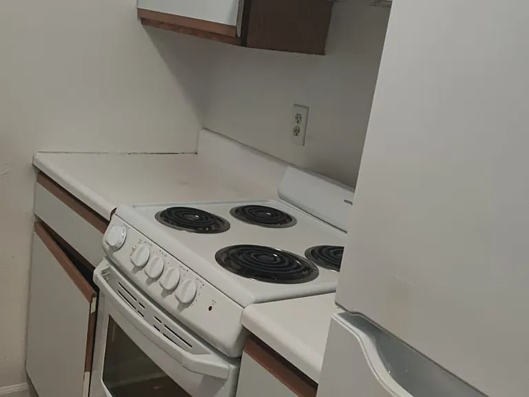 Fifth Avenue Apartments — Photo 10