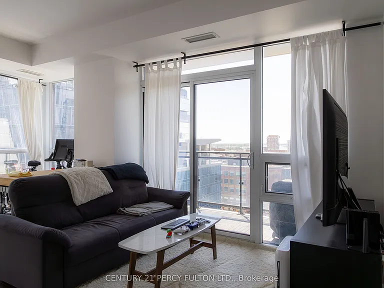 460 Adelaide St E #1611 — Photo 4