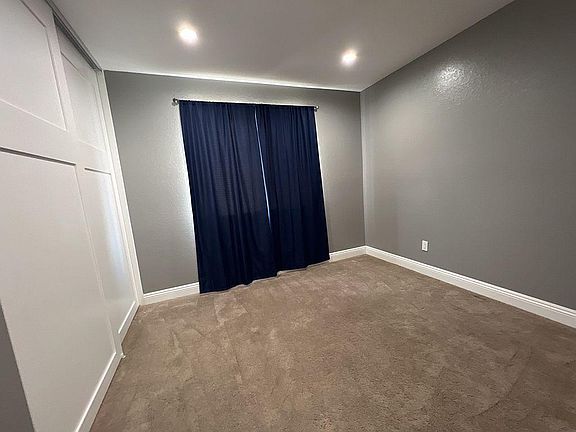 2nd image of 14574 Glenoak Pl