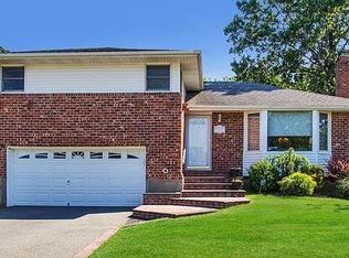 1 Myles Ave, Levittown, NY 11756