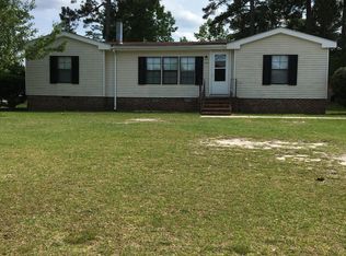 129 Old English Ln, Spring Lake, NC 28390