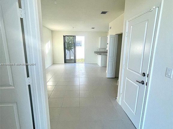 4th image of 3338 W 112th St