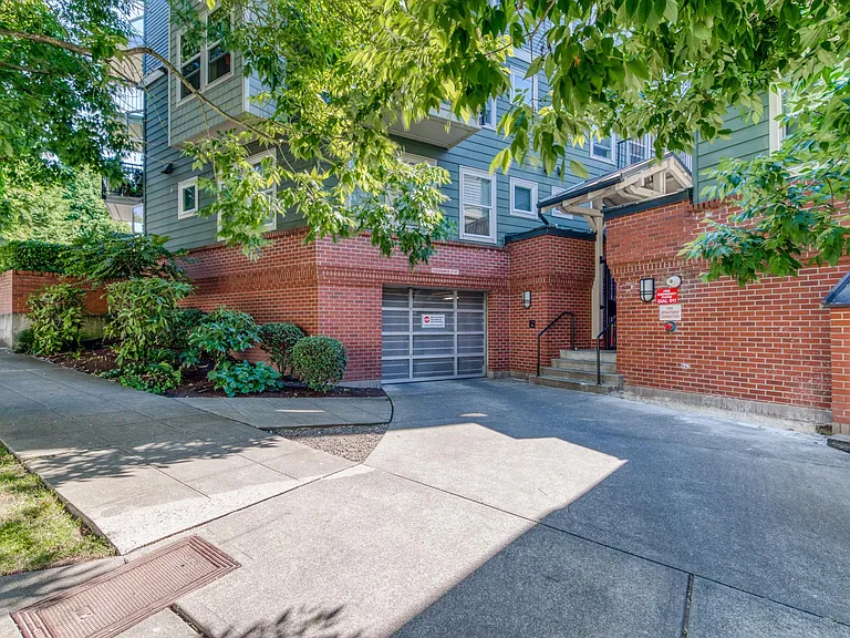 2105 N 55th St — Photo 9