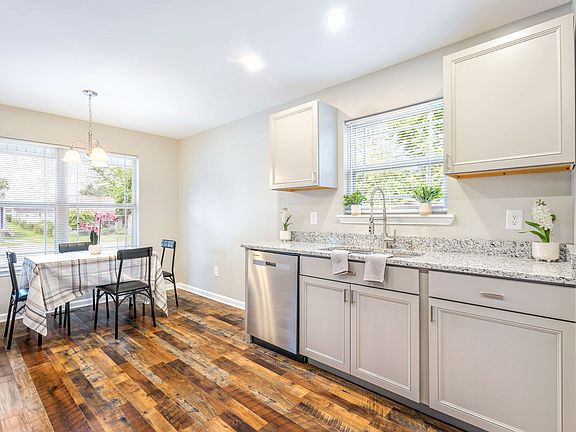 5th image of 119 Kenmore Ave