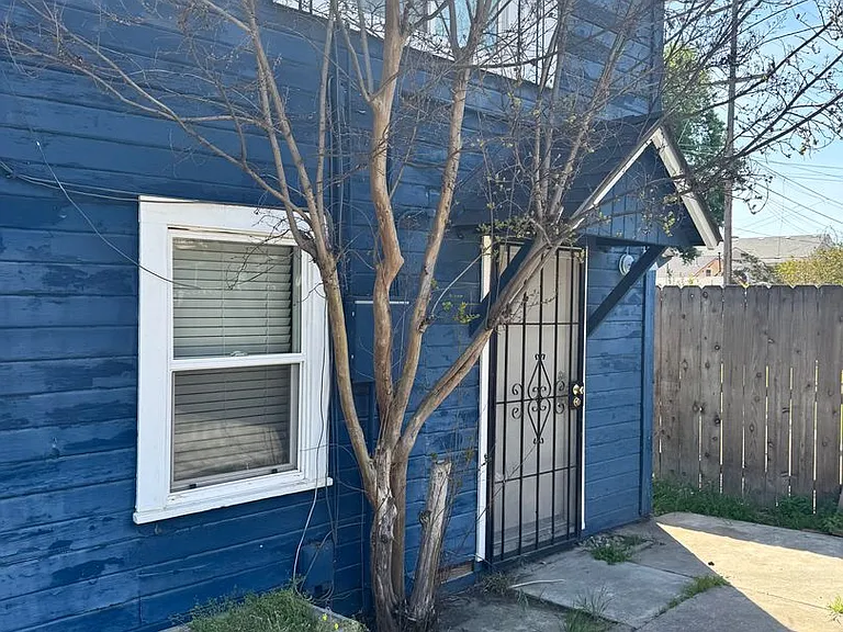 1324 N Farris Ave — Photo 2