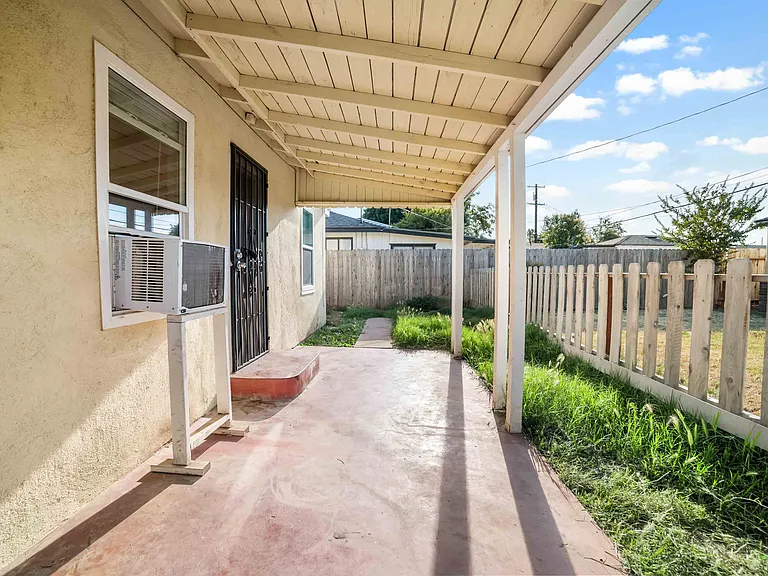 330 W Pinedale Ave — Photo 35